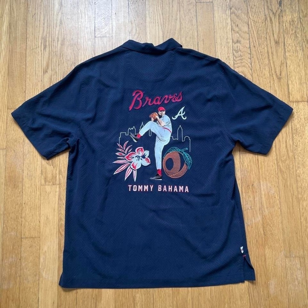 Tommy Bahama Braves Silk Camp Shirt NWT Men's Medium MLB 1/1 Sample